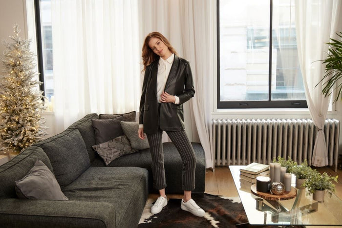 Is it appropriate to wear leggings as pants