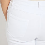 Billie Eyelet Straight Denim Curvy (26"Inseam)