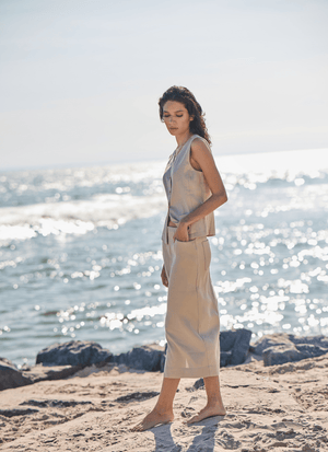 color=Linen