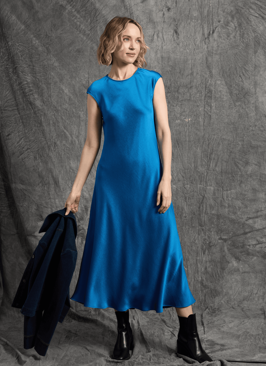 color=Deep Sapphire