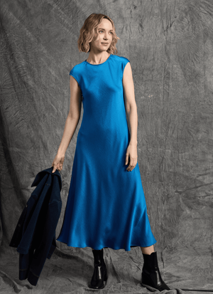 color=Deep Sapphire